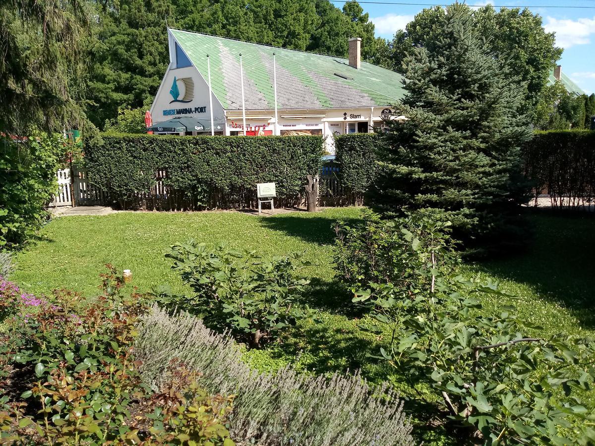 Sorompo Vendeghaz Hotel Balatonkenese Exterior photo